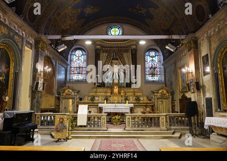 ISTANBUL, TURKIYE - 27. APRIL 2024: Kirche der Heiligen Maria Draperis in Istanbul Stockfoto