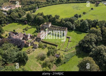 Aus der Vogelperspektive der Ruinen von Buildwas Abbey, Buildwas, Shropshire, Großbritannien. Stockfoto