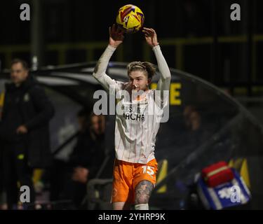 Harrogate, Großbritannien. November 2024. Hayden Coulson von Blackpool nimmt einen Blick auf das Bristol Street Motors Trophy Match Harrogate Town vs Blackpool in der Wetherby Road, Harrogate, Großbritannien, 12. November 2024 (Foto: Alfie Cosgrove/News Images) in Harrogate, Großbritannien, am 12. November 2024. (Foto: Alfie Cosgrove/News Images/SIPA USA) Credit: SIPA USA/Alamy Live News Stockfoto