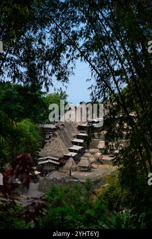 Bena Tradition Village mit Reed-Häusern des Ngada-Stammes Übersicht in Flores, Indonesien Stockfoto