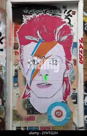 David Bowie Ziggy Stardust Kunstwerk Graffiti Brick Lane Wall, Tower Hamlets, East End London, England Großbritannien 2020er Jahre 2024 HOMER SYKES Stockfoto