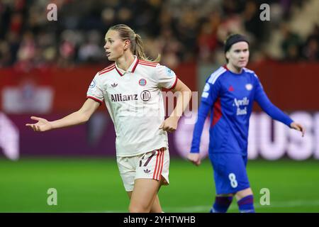 Klara Buehl (FC Bayern München, 17), FC Bayern München gegen Valerenga IF, Fussball, UEFA Women's Champions League, Gruppenrunde, 3. Spieltag, Saison 2024/2025, 12.11.2024, Foto: Eibner-Pressefoto/Jenni Maul Stockfoto