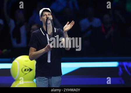 Turin, Italien. November 2024. Jannik Sinner of Italy feiert am dritten Tag des Nitto ATP World Tour Finals das Round Robin-Einzelspiel zwischen Jannik Sinner aus Italien und Taylor Fritz aus den USA. Quelle: Marco Canoniero/Alamy Live News Stockfoto