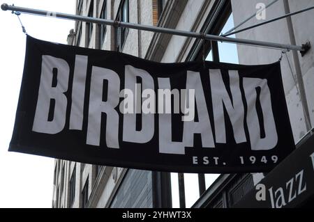 New York, Usa. November 2024. Der Birdland Jazz Club ist in Manhattan, New York City, zu sehen. (Foto: Jimin Kim/SOPA Images/SIPA USA) Credit: SIPA USA/Alamy Live News Stockfoto