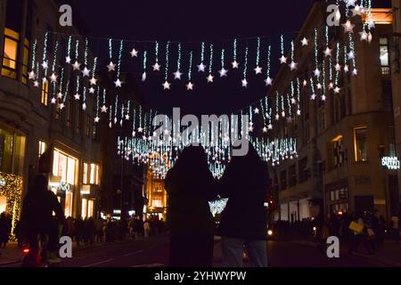 London, England, Großbritannien. November 2024. Weihnachtsbeleuchtung in der Oxford Street. (Kreditbild: © Vuk Valcic/ZUMA Press Wire) NUR REDAKTIONELLE VERWENDUNG! Nicht für kommerzielle ZWECKE! Stockfoto