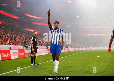 Samu Omorodion (FC Porto) feierte in Aktion, nachdem er beim Spiel der Liga Portugal zwischen den Teams von SL Benfica und FC Porto im Estadio da Luz ein Tor geschossen hatte. Endergebnis: SL Benfica 4:1 FC Porto Stockfoto