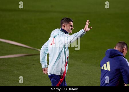 Madrid, Spanien. November 2024. Alvaro Morata aus Spanien grüßt die Fans während des Spanientrainings in Ciudad del Futbol de Las Rozas. Quelle: SOPA Images Limited/Alamy Live News Stockfoto