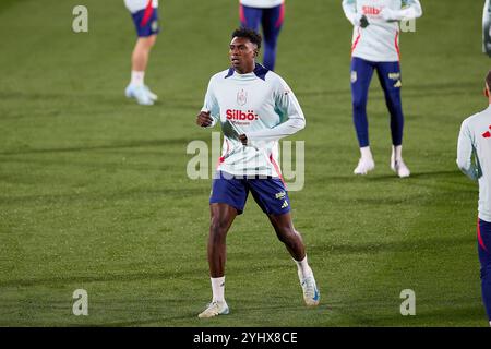 Madrid, Spanien. November 2024. Samu Omorodion von Spanien wärmt sich während des Spanientrainings in Ciudad del Futbol de Las Rozas auf. Quelle: SOPA Images Limited/Alamy Live News Stockfoto