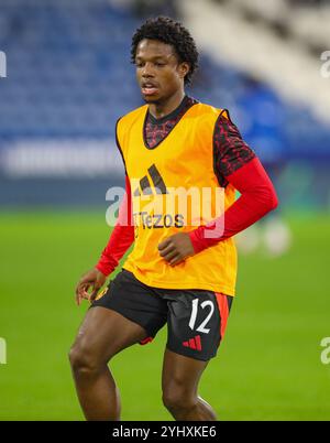 John Smith's Stadium, Huddersfield, England, Vereinigtes Königreich am 12. November 2024. Der Manchester United Defender Tyrell Malacia zog sich am 12. November 2024 im John Smith's Stadium in Huddersfield Town FC gegen Manchester United FC U21 im Bristol Street Motors EFL Trophy Northern Group F auf Stockfoto