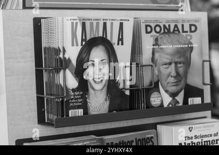 Die von A360 Media veröffentlichten Zeitschriften mit den Präsidentschaftskandidaten Kamala Harris und Donald J. Trump auf den Titelseiten sind am Donnerstag in einem Buchladen ausgestellt... Stockfoto