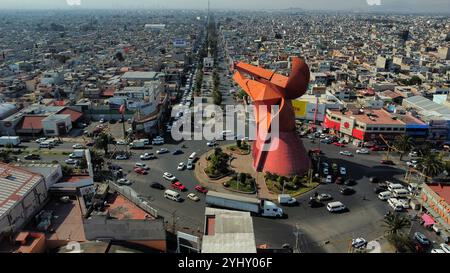 Aus der Vogelperspektive des 21 Meter hohen Monuments ''El Coyote'' in Nezahualcoyotl, Bundesstaat Mexiko, wurde die El Coyote Statue von dem mexikanischen Bildhauer Enrique Carbajal geschaffen, der als ''˜SebastiÃ¡n' auf monumentale Skulpturen spezialisiert ist. Am 12. November 2024 in Mexiko-Stadt. (Kreditbild: © Carlos Santiago/eyepix via ZUMA Press Wire) NUR REDAKTIONELLE VERWENDUNG! Nicht für kommerzielle ZWECKE! Stockfoto