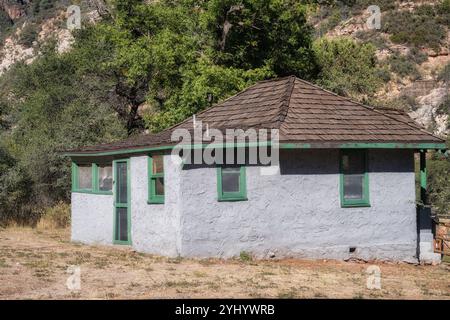 Ein rustikales Bauernhaus in Arizona im Oak Creek Canyon Stockfoto