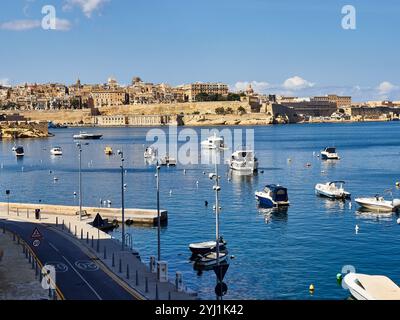 Panoramablick auf Valletta vom Meer, Malta Stockfoto