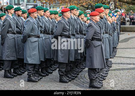 Feierliches Gelöbnis für Rekruten der Bundeswehr vor dem Rathaus angetretene Rekrutinnen und Rekruten Hannover Hannover, Rathaus, Platz der Männer Niedersachsen, Region Hannover Deutschland *** feierliche Vereidigung der Rekruten der Bundeswehr vor dem Rathaus rekrutiert Hannover, Rathaus, Platz der Männer Niedersachsen, Region Hannover Deutschland Stockfoto