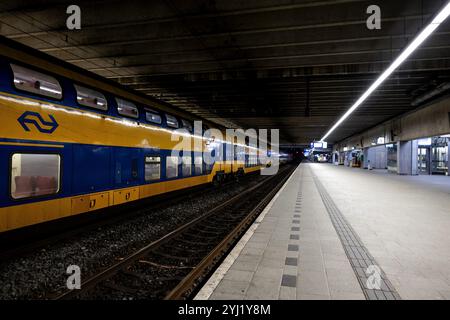 UTRECHT - ein leerer Bahnsteig, von dem normalerweise der Zug nach Amsterdam am Bahnhof Utrecht Centraal abfährt. Aufgrund eines Streiks von ProRail-Mitarbeitern an den Verkehrskontrollstationen in Amsterdam und Alkmaar verkehren in Teilen von Flevoland und Utrecht auch keine Züge während der morgendlichen Hauptverkehrszeit. ANP ROBIN VAN LONKHUIJSEN niederlande aus - belgien aus Stockfoto