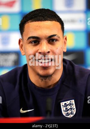 Morgan Rogers in England während einer Pressekonferenz im St. George's Park, Burton-on-Trent. Morgan Rogers gibt zu, dass seine erste Anstellung in England ein „Pinch-me“-Moment ist, glaubt aber, dass er noch größere Höhen erreichen kann. Erscheinungsdatum: Mittwoch, 13. November 2024. Stockfoto