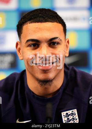 Morgan Rogers in England während einer Pressekonferenz im St. George's Park, Burton-on-Trent. Morgan Rogers gibt zu, dass seine erste Anstellung in England ein „Pinch-me“-Moment ist, glaubt aber, dass er noch größere Höhen erreichen kann. Erscheinungsdatum: Mittwoch, 13. November 2024. Stockfoto