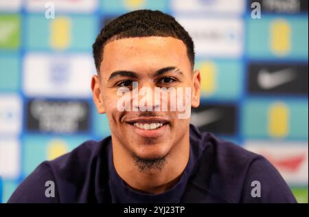 Morgan Rogers in England während einer Pressekonferenz im St. George's Park, Burton-on-Trent. Morgan Rogers gibt zu, dass seine erste Anstellung in England ein „Pinch-me“-Moment ist, glaubt aber, dass er noch größere Höhen erreichen kann. Erscheinungsdatum: Mittwoch, 13. November 2024. Stockfoto