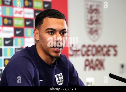 Morgan Rogers in England während einer Pressekonferenz im St. George's Park, Burton-on-Trent. Morgan Rogers gibt zu, dass seine erste Anstellung in England ein „Pinch-me“-Moment ist, glaubt aber, dass er noch größere Höhen erreichen kann. Erscheinungsdatum: Mittwoch, 13. November 2024. Stockfoto