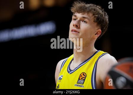 Berlin, Deutschland. November 2024. Amon Doerries von ALBA Berlin wurde während des Basketballspiels der Turkish Airlines EuroLeague zwischen ALBA Berlin und EA7 Emporio Armani Milano in der Uber Arena in Berlin gesehen. Quelle: Gonzales Photo/Alamy Live News Stockfoto