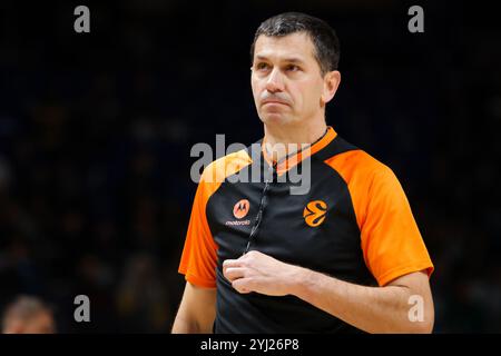 Berlin, Deutschland. November 2024. Schiedsrichter Milivoje Jovcic wurde während des Basketballspiels der Turkish Airlines EuroLeague zwischen ALBA Berlin und EA7 Emporio Armani Milano in der Uber Arena in Berlin gesehen. Quelle: Gonzales Photo/Alamy Live News Stockfoto