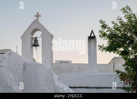 Kirche in der Altstadt von Naxos Hora in Naxos, der größten der griechischen Kykladen-Inseln in der Ägäis Stockfoto