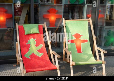 AMPELMANN Liegestühle in Berlin Stockfoto