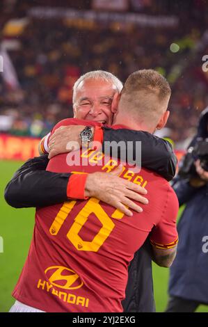 Roma, Italien. Mai 2019. Foto Fabio Rossi/AS Roma/LaPresse26/05/2019 Roma(Italia) Sport Calcio Roma-Parma Campionato Italiano Serie A TIM 2018/2019 - Stadio Olimpico Nella Foto: Daniele de Rossi, Claudio Ranieri Foto Fabio Rossi/AS Roma/LaPresse 26/05/2019 Rom (Italien) Sport Soccer Roma-Parma italienische Fußball-Meisterschaft Liga Serie A Tim 2018/2019 - Olimpic Stadion im Bild: Daniele Russball News: Danieli Live/Lassi Stockfoto