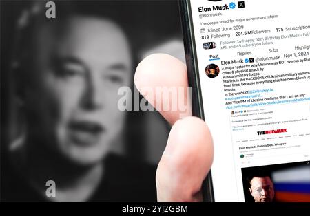 Poltava, Ukraine - 1. November 2024 Elon Musk Twitter-Profilseite auf einem Smartphone-Bildschirm mit einem neuen Tweet. Im Hintergrund ist ein verschwommenes Porträt zu sehen Stockfoto