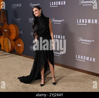 Los Angeles, Vereinigte Staaten. November 2024. Darsteller Demi Moore nimmt am 12. November 2024 an der Premiere von Paramount's TV-Drama „Landman“ in den Paramount Studios in Los Angeles Teil. Geschichte: Landman spielt in den sprichwörtlichen Boomstädten von West Texas und erzählt von der Suche nach dem Glück in der Welt der Ölplattformen. Die Serie ist eine Geschichte von Rothälsen und wilden Milliardären, die einen so großen Boom anheizen, dass er unser Klima, unsere Wirtschaft und unsere Geopolitik neu gestaltet. Foto: Jim Ruymen/UPI Credit: UPI/Alamy Live News Stockfoto