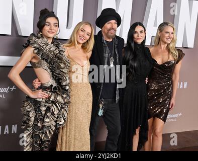 Die Besetzungsmitglieder Paulina Chavez, Michelle Randolph, Billy Bob Thornton, Demi Moore und Ali Larter nehmen am 12. November 2024 an der Premiere von Paramount's Fernsehdrama Landman in den Paramount Studios in Los Angeles Teil. Geschichte: Landman spielt in den sprichwörtlichen Boomstädten von West Texas und erzählt von der Suche nach dem Glück in der Welt der Ölplattformen. Die Serie ist eine Geschichte von Rothälsen und wilden Milliardären, die einen so großen Boom anheizen, dass er unser Klima, unsere Wirtschaft und unsere Geopolitik neu gestaltet. Foto: Jim Ruymen/UPI Stockfoto