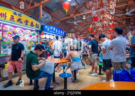 Das berühmte Chinatown Hawker Center, Maxwell Food Centre in China Town Teil von Singapur Stockfoto