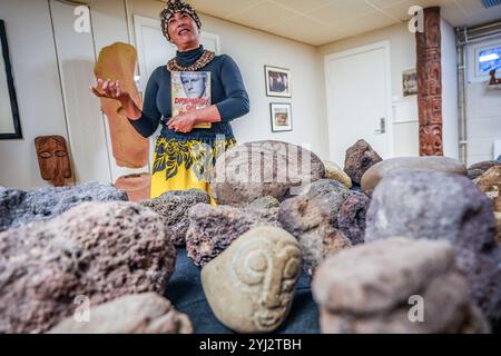 Oslo 20241112. Laura Tarita Rapu Alarcón und eine Delegation der Osterinsel und der chilenischen Behörden sind anlässlich der Rückgabe von Überresten aus dem Kon-Tiki-Museum in Oslo. Foto: Lise Aaserud / NTB Stockfoto