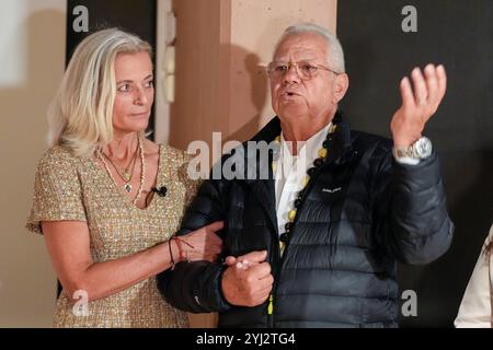 Oslo 20241112. Thor Heyerdahls Enkelin Liv Heyerdahl zusammen mit Koro Carlos Edmunds Paoa nach Unterzeichnung der Dokumente anlässlich der Rückgabe von Überresten aus dem Kon-Tiki-Museum auf die Osterinsel am Dienstag. Foto: Terje Pedersen / NTB Stockfoto