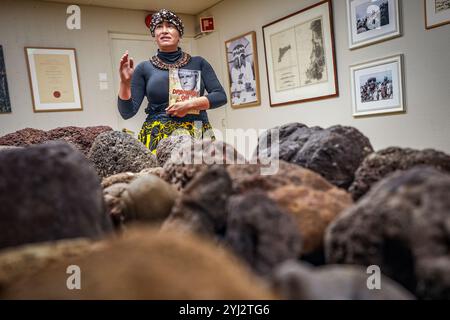 Oslo 20241112. Laura Tarita Rapu Alarcón und eine Delegation der Osterinsel und der chilenischen Behörden sind anlässlich der Rückgabe von Überresten aus dem Kon-Tiki-Museum in Oslo. Foto: Lise Aaserud / NTB Stockfoto