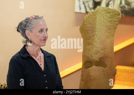 Oslo 20241112. Paula Valenzuela, Direktorin des Rapa Nui Museums, anlässlich der Rückgabe von Überresten aus dem Kon-Tiki Museum auf die Osterinsel. Foto: Terje Pedersen / NTB Stockfoto