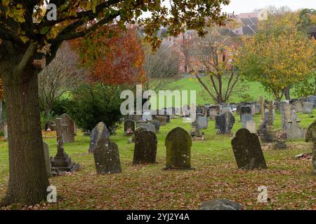 St. James Churchyard im Herbst, Southam, Warwickshire, England, Großbritannien Stockfoto