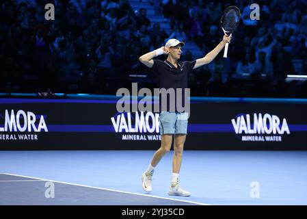 Turin, Italien. November 2024. Jannik Sinner of Italy feiert am dritten Tag des Nitto ATP World Tour Finals das Round Robin Singles zwischen Jannik Sinner of Italy und Taylor Fritz aus den USA. Quelle: Marco Canoniero/Alamy Live News Stockfoto