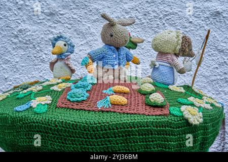 Von Beatrix Potter inspirierte Briefkastendeckel in Hawkshead, Lake District, Cumbria Stockfoto