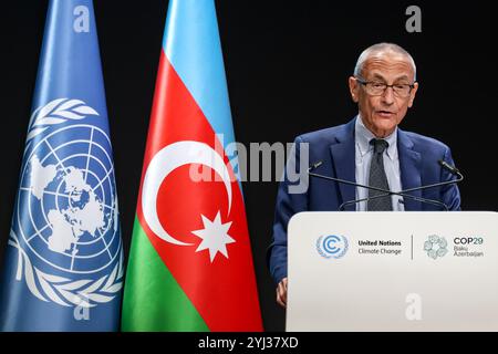 Baku, Aserbaidschan, 13. November 2024. John Podesta, Sondergesandter des US-Präsidenten für Klima, spricht während des ersten Teils des hochrangigen Segments der Klimakonferenz der Vereinten Nationen im Plenarsaal von Nizami während der COP29, einer Veranstaltung des UNFCCC im Olympiastadion von Baku. Die COP29, die ab November 11-22 läuft, konzentriert sich auf den CO2-Ausgleich sowie die Finanzierung von Nachhaltigkeit und Klimaschutz. Quelle: Dominika Zarzycka/Alamy Live News. Stockfoto