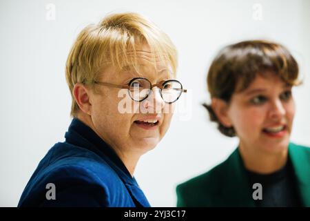 Rennes, Frankreich. November 2024. Porträt des Bürgermeisters von Rennes, Nathalie Appéré, während der Konferenz und Unterzeichnungssitzung von Najat Vallaud-Belkacem, ehemaliger Bildungsminister, am 12. November 2024 in Rennes Credit: Abaca Press/Alamy Live News Stockfoto