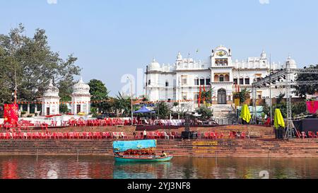 RAM Ghat mit Fähren auf dem Mandakini River, in Chitrakoot, Satna, Madhya Pradesh, Indien. Stockfoto