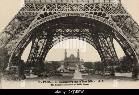Vintage-Foto von Paris. Der Trocadero unter dem Eiffelturm. Frankreich. 1910-1920 Stockfoto