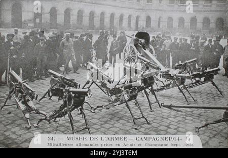 Vintage-Foto von Paris. Musée de L'Armée, Kampagne 1914-15. Deutsche Maschinengewehre gefangen in Artois und Champagne, September 1915. Frankreich Stockfoto