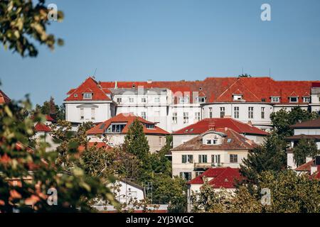 Zagreb, Kroatien - 15. August 2024: Blick auf die Dächer im Zentrum von Zagreb Stockfoto