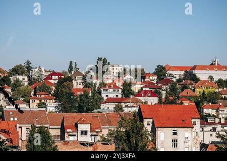 Zagreb, Kroatien - 15. August 2024: Blick auf die Dächer im Zentrum von Zagreb Stockfoto