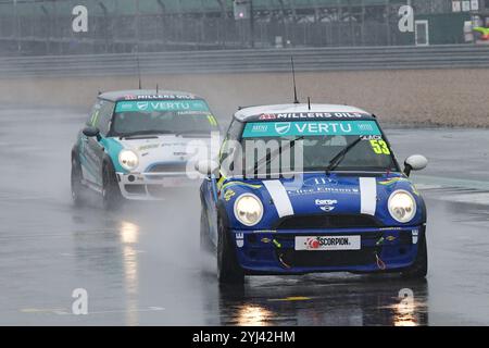 James Black, Graves Motorsport, MINI Cooper, Vertu MINI Challenge Trophy 2024, 20-Minuten-Rennen, Single-Marque-Rennen, Autos basieren auf dem R50 MINI C Stockfoto