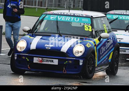 James Black, Graves Motorsport, MINI Cooper, Vertu MINI Challenge Trophy 2024, 20-Minuten-Rennen, Single-Marque-Rennen, Autos basieren auf dem R50 MINI C Stockfoto