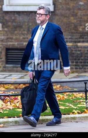 London, Großbritannien. November 2024. Matthew Doyle, Downing Street Director of Communications, geht die Downing Street hinauf. Quelle: Karl Black/Alamy Live News Stockfoto