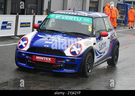 Katia Loggie, EXCELR8 Motorsport, MINI Cooper, Vertu MINI Challenge Trophy 2024, 20-Minuten-Rennen, Single-Marque-Rennen, Autos basieren auf dem R50 MINI Stockfoto